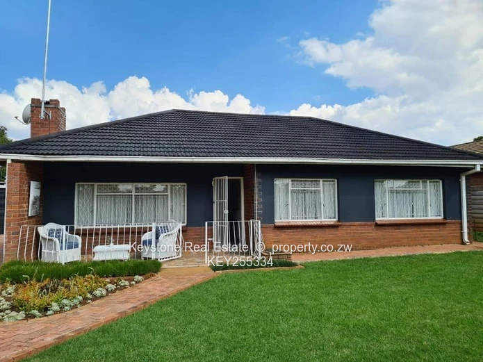 Charming 3 Bedroom Home to Let in Safe Convenient Neighbourhood