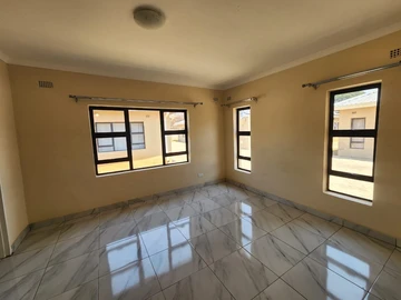 3 Bedroom Flat & Apartment