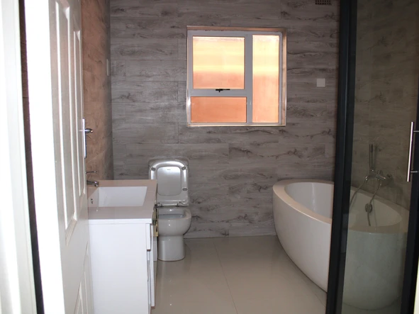 3 Bedroom Flat & Apartment