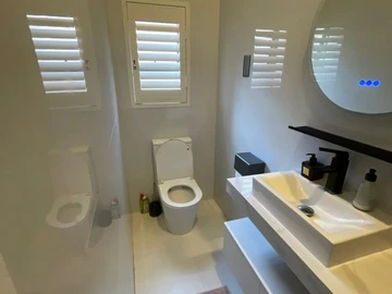 4 Bedroom Flat & Apartment