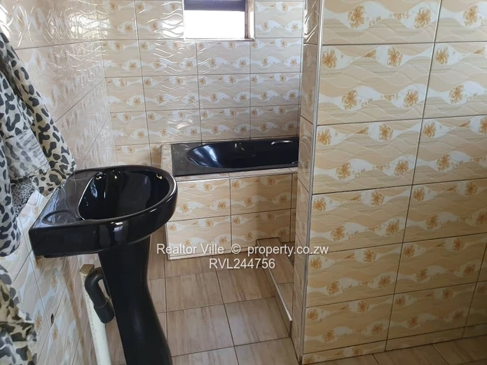 6-Bed Home Granary Park - Tiled Roof, Carport & Ensuite