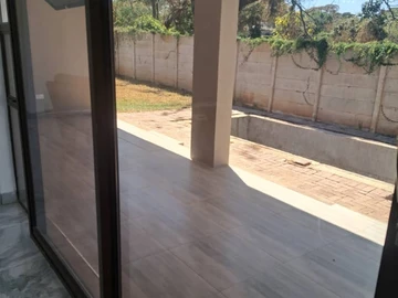 4 Bedroom Flat & Apartment