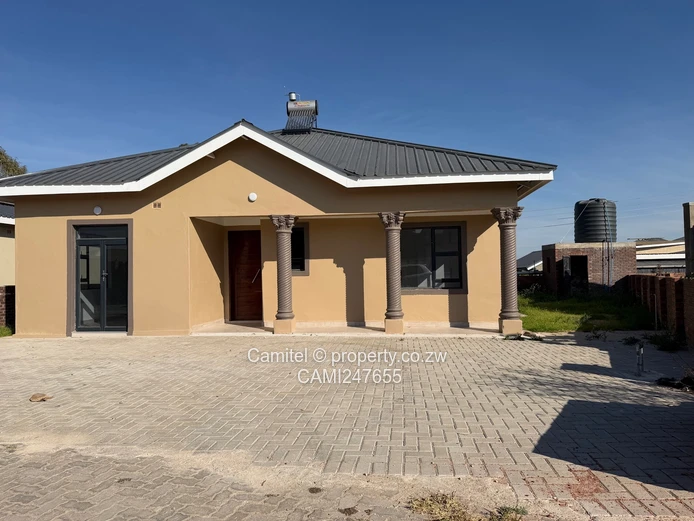 Arlington Townhouse with  Deed— 3-Bed, Fitted Kitchen & Solar