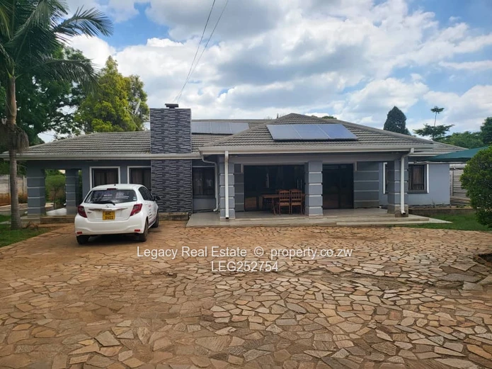Strathaven 4-Bed Home 340m² - Pool, Borehole & Solar
