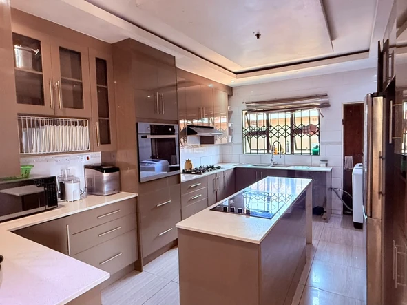5 Bedroom House