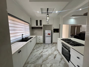 3 Bedroom Flat & Apartment