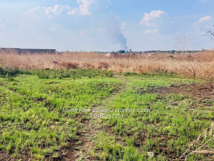 Prime 2,591 m² Norton Stand — Subdividable, Gravel Road