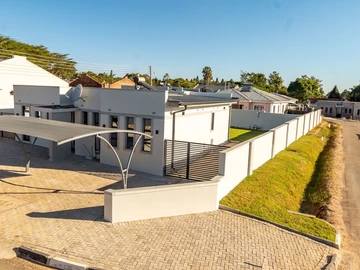 3 Bedroom Flat & Apartment