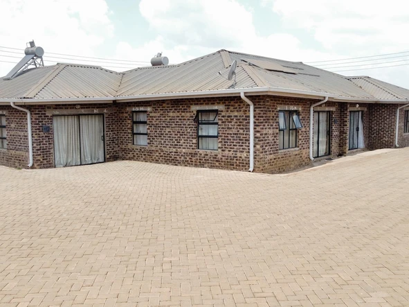 3 Bedroom Flat & Apartment