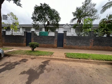 4 Bedroom Flat & Apartment