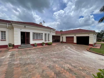 3 Bedroom Flat & Apartment