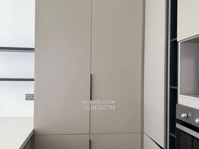 Bright 4-Bed Mount Pleasant Flat with Modern Kitchen & Borehole