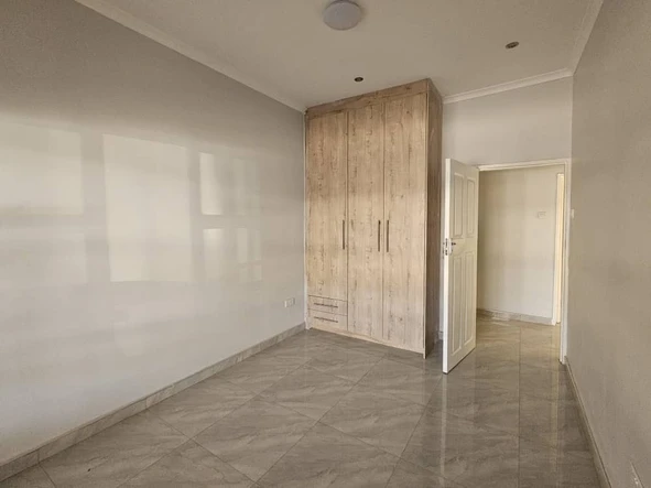 3 Bedroom Flat & Apartment