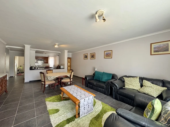 2 Bedroom Flat & Apartment