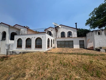 2 Bedroom Flat & Apartment