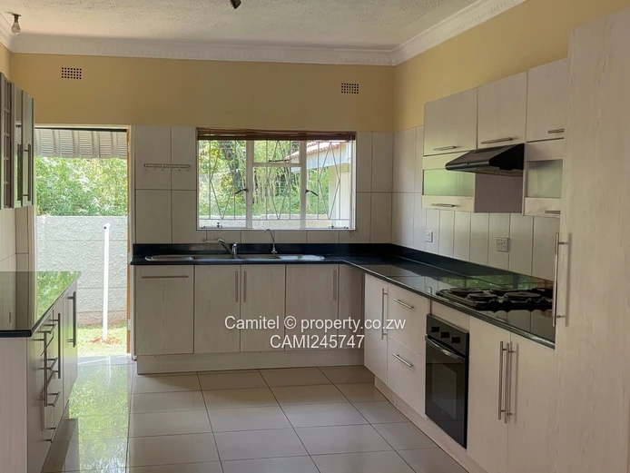 Spacious 3-Bed Garden Flat | Modern Kitchen & Borehole — Harare North