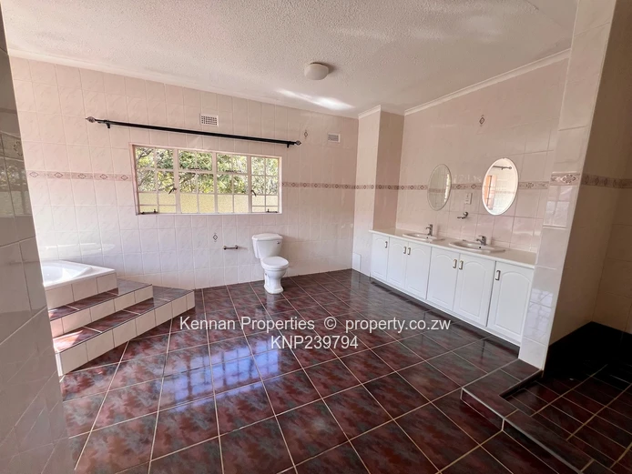 House For Sale in Glen Lorne!