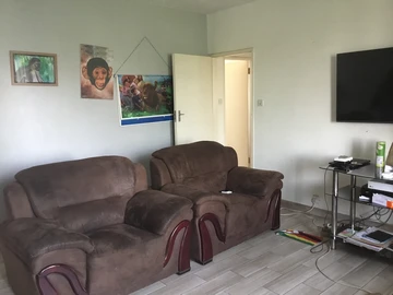 2 Bedroom Flat & Apartment