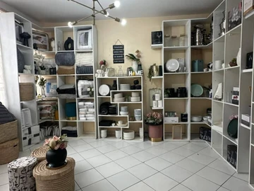 2 Bedroom Flat & Apartment