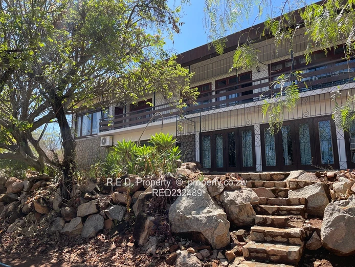 An entertainer’s paradise In Burnside!