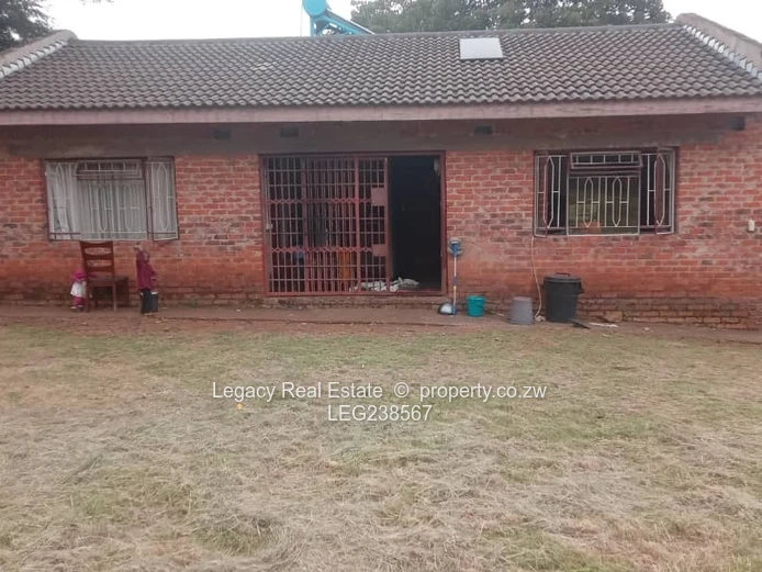 Development Opportunity: Large Stand with Guest House – Gletwin