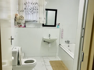 3 Bedroom Flat & Apartment