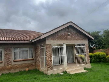 Lovely 3-Bedroom House for Rent in Glaudina