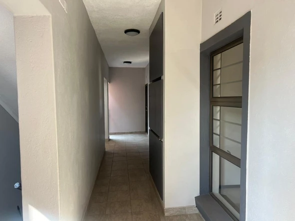 2 Bedroom Flat & Apartment