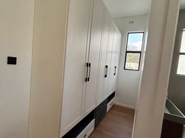 4 Bedroom Flat & Apartment