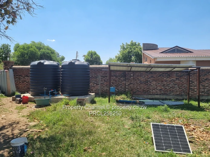 Avonlea - 1021m² Stand With 3 bed Cottage 