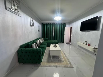 2 Bedroom Flat & Apartment