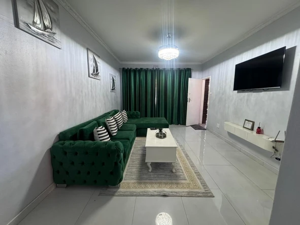2 Bedroom Flat & Apartment
