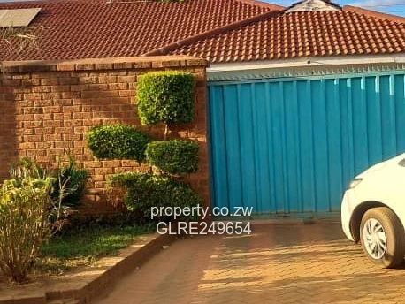 Spacious 5-Bed Home with Borehole in Bloomingdale, Harare West