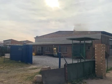 **Prime Industrial Opportunity: Spacious Warehouse & Factory in Bulawayo CBD**