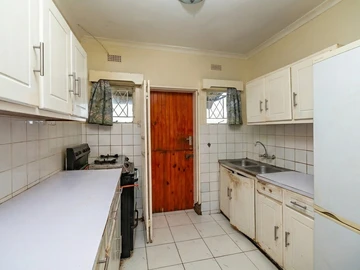 3 Bedroom Flat & Apartment