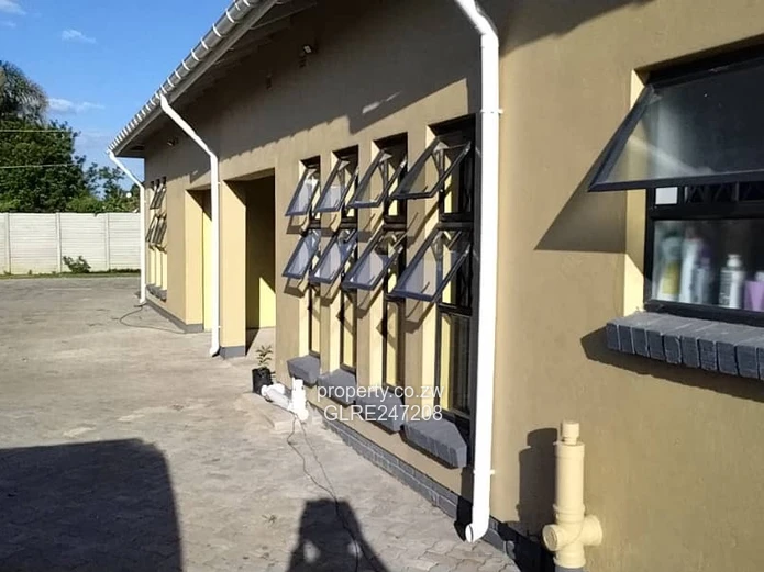 Mount Pleasant 4-Bed, 3-Bath Flat with Borehole
