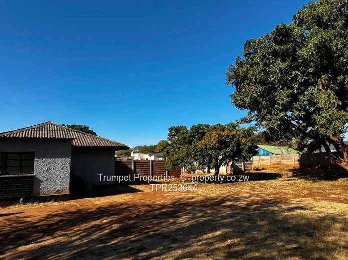 Eastlea: 3-Bed Home on 2,526 m² — Walled, Verandah