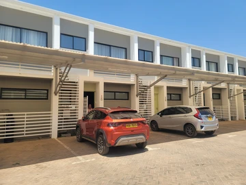 2 Bedroom Flat & Apartment