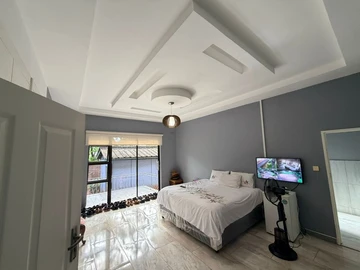 6 Bedroom House