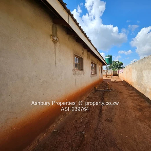 Belvedere 4-Bed Home on 1,300m² — Garage & Staff