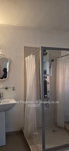 Glen Lorne 4-Bed 3-Bath: Modern Glass Wall & Garden
