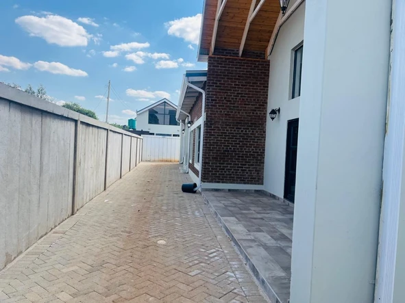 6 Bedroom Flat & Apartment