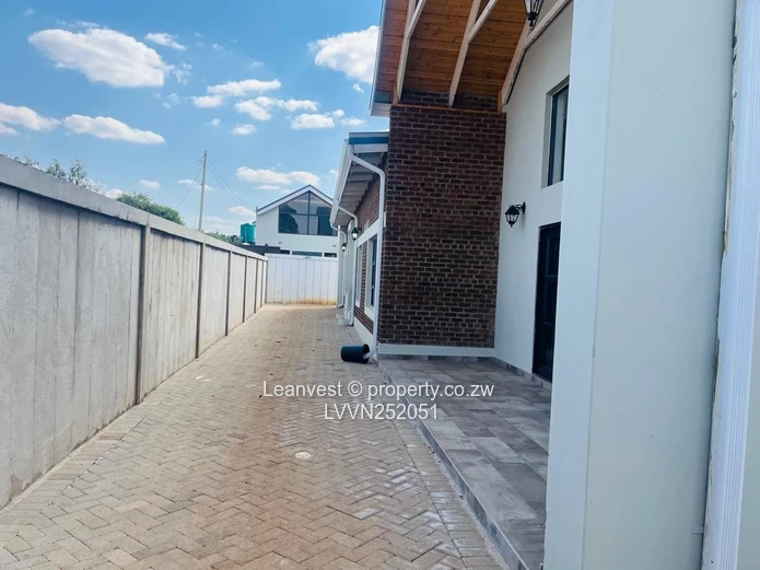 6-Bed Luxury Westgate Apartment