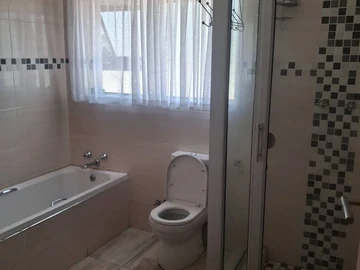 3 Bedroom Flat & Apartment