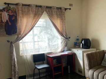 2 Bedroom Flat & Apartment