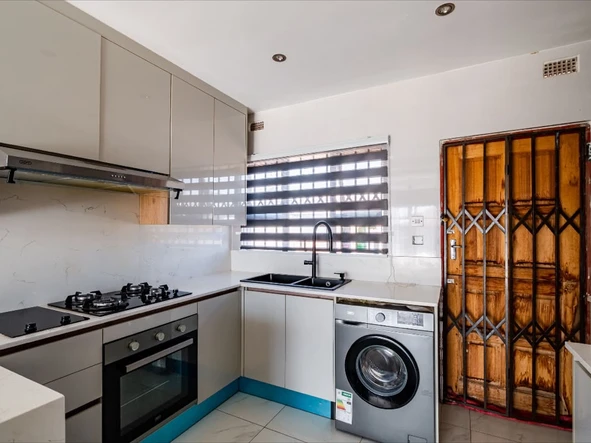 2 Bedroom Flat & Apartment