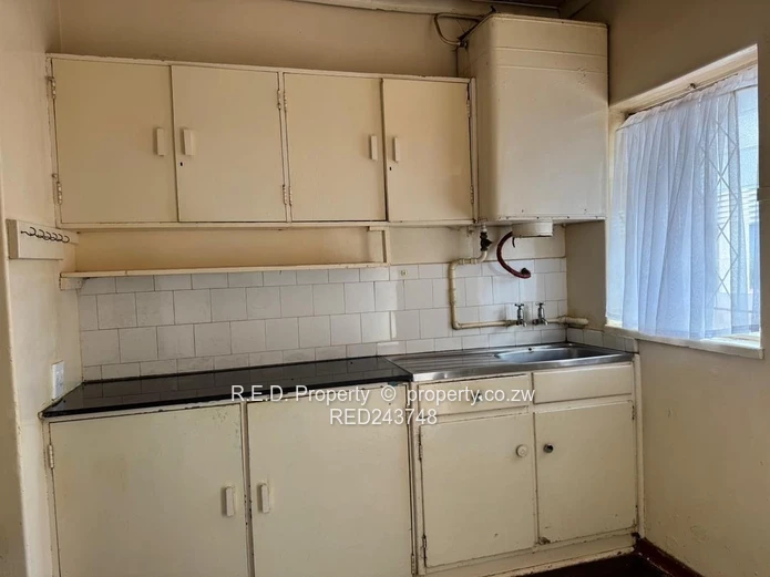 Flat to Rent In Famona!
