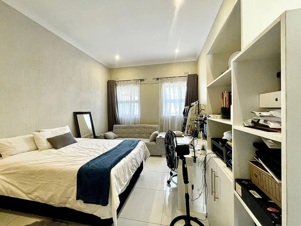 3 Bedroom Flat & Apartment