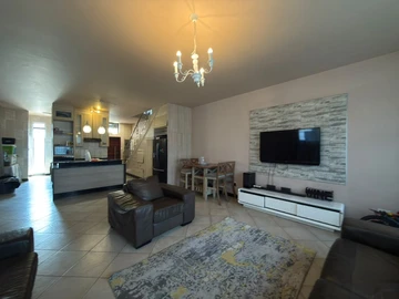 3 Bedroom Flat & Apartment