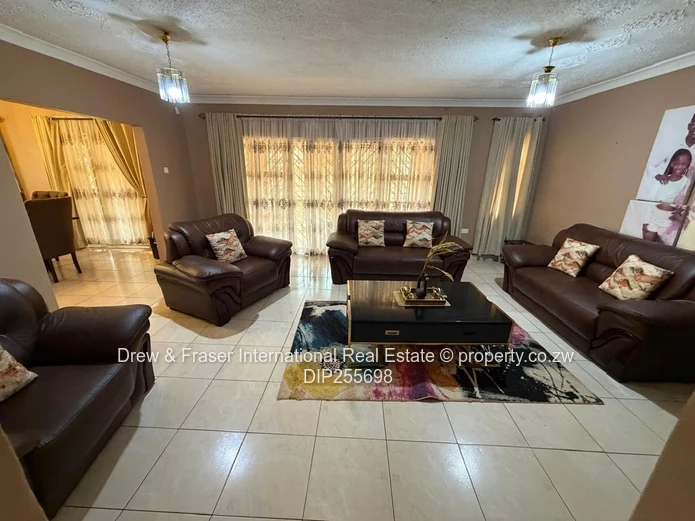 Westgate 4-bed: Spacious Tiled Kitchen, Dining & Borehole